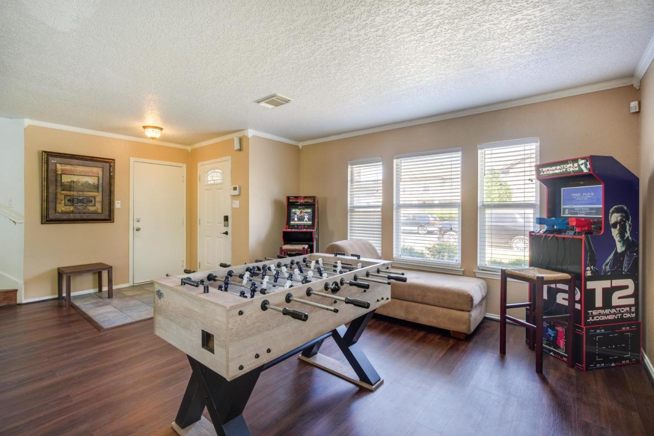 With Private Hot Tub And Pool! Holiday home