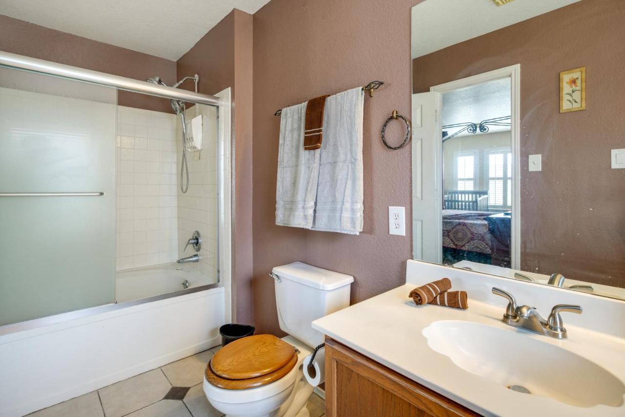 With Private Hot Tub And Pool! *