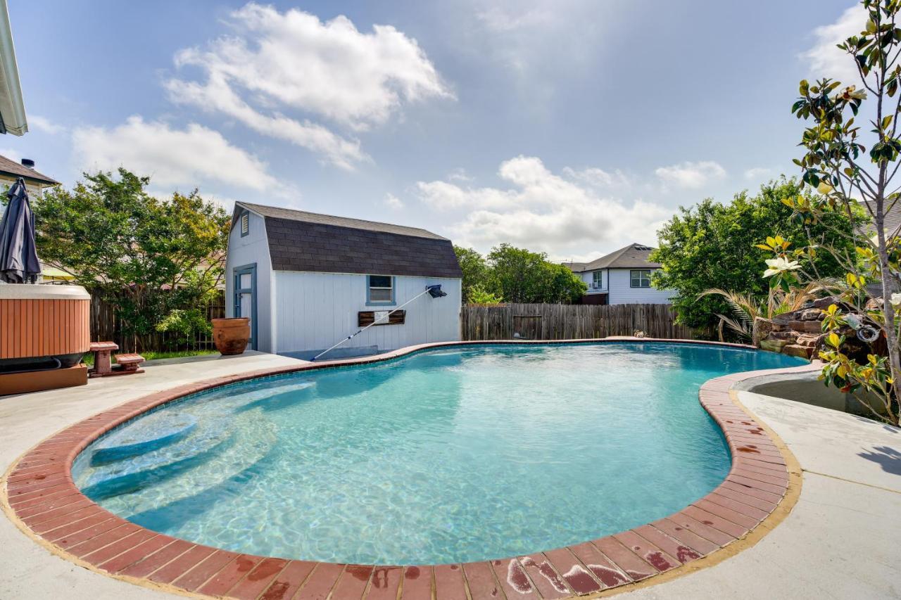 Holiday home With Private Hot Tub And Pool! *