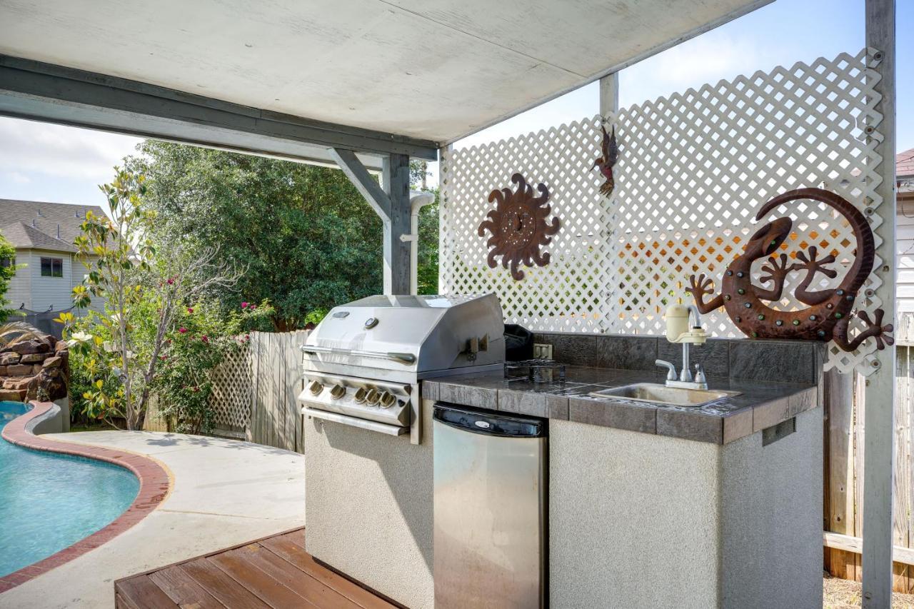 Holiday home With Private Hot Tub And Pool!