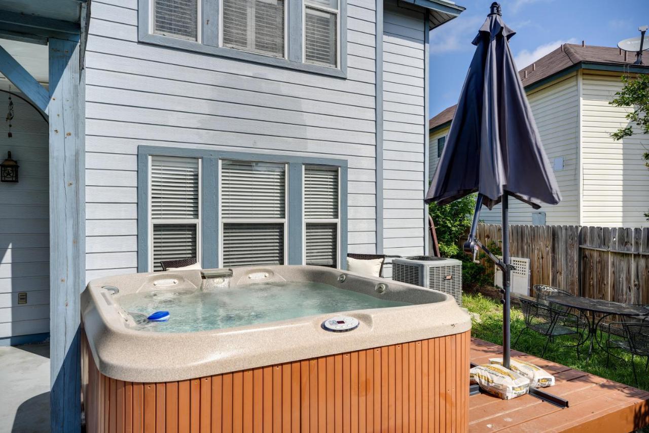 With Private Hot Tub And Pool!